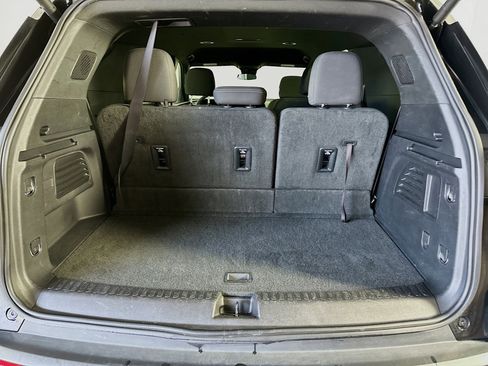 Used 2024 Chevrolet Traverse LT FWD image 30
