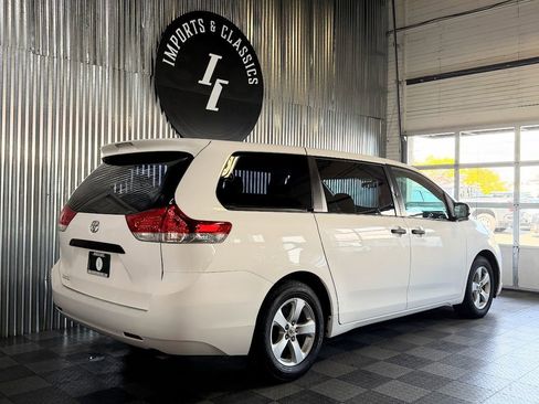 Used 2012 Toyota Sienna FWD image 4