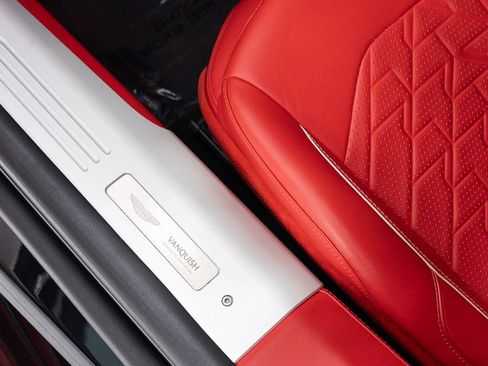 Used 2025 Aston Martin Vanquish RWD image 12