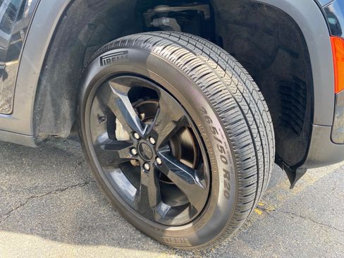 Used 2023 Jeep Grand Cherokee Limited w/ Black Appearance Package AWD/4WD image 83