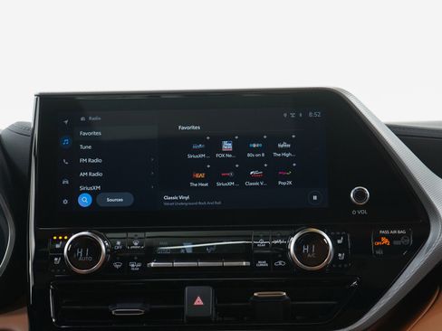 Used 2025 Toyota Highlander Platinum image 17