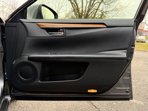 Used 2013 Lexus ES 300h image 15