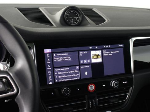 Certified 2026 Porsche Macan AWD/4WD image 13