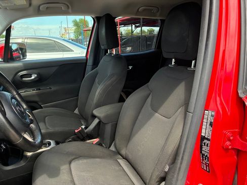 Used 2015 Jeep Renegade Latitude FWD image 33