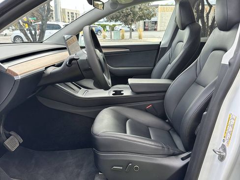 Used 2025 Tesla Model Y Long Range AWD/4WD image 16