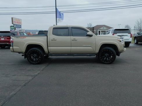 Used 2020 Toyota Tacoma 4x4 Double Cab image 5