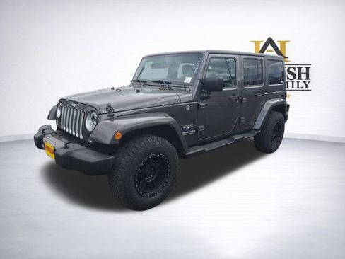 Used 2017 Jeep Wrangler Unlimited Sahara AWD/4WD image 3