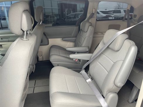 Used 2010 Dodge Grand Caravan SE w/ Popular Equipment Group image 11