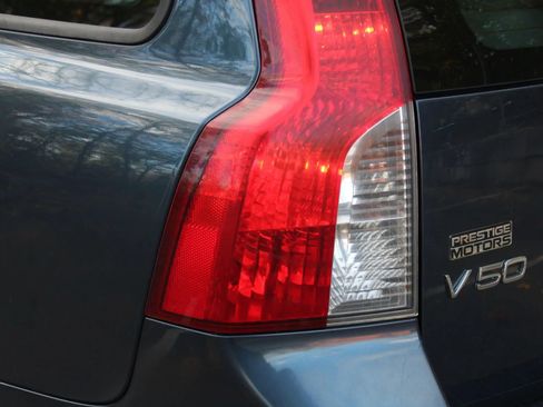 Used 2008 Volvo V50 T5 image 8