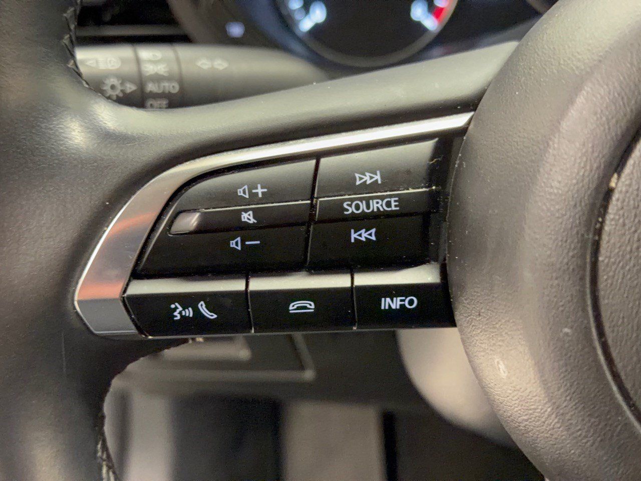 Used 2024 MAZDA MAZDA3 s FWD image 18