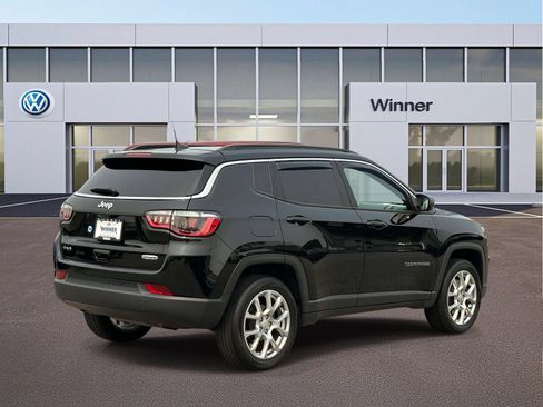 Used 2023 Jeep Compass Latitude w/ Sun and Sound Group AWD/4WD image 5