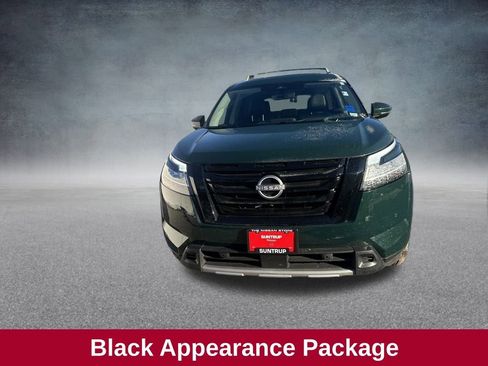 Used 2024 Nissan Pathfinder SL w/ Black Appearance Package image 10