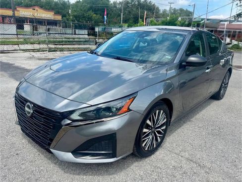Used 2025 Nissan Altima 2.5 SV FWD image 10