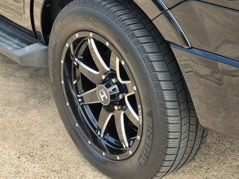 Used 2017 Ford Expedition XLT w/ Equipment Group 202A RWD image 7