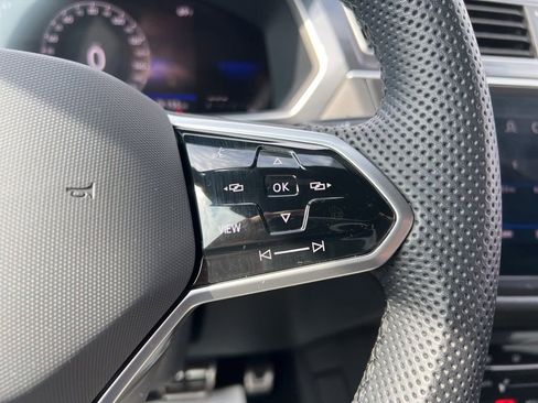 Used 2023 Volkswagen Tiguan SE R-Line image 17