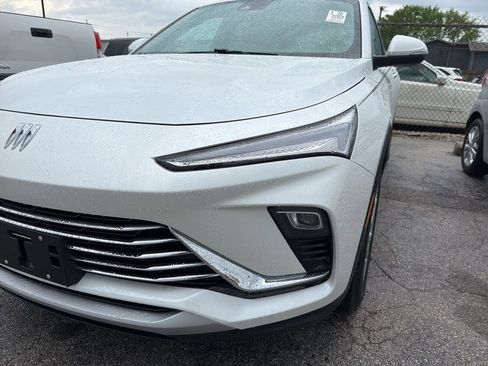 Used 2024 Buick Envista Preferred image 2