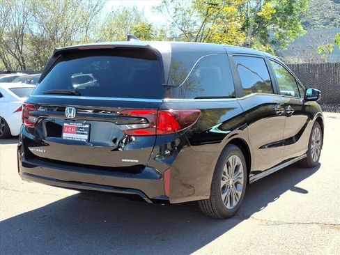 New 2026 Honda Odyssey Touring image 4