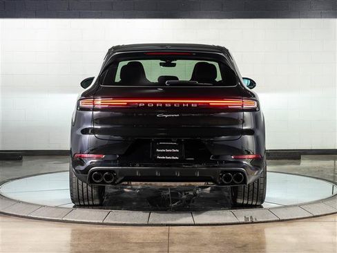 Used 2025 Porsche Cayenne AWD/4WD image 10