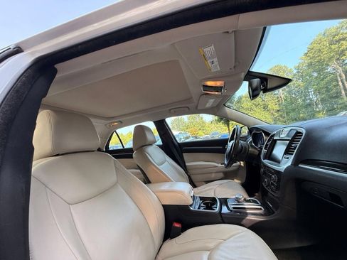 Used 2015 Chrysler 300 Limited RWD image 18