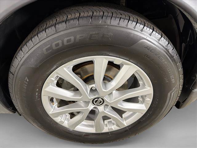 Used 2020 Nissan Rogue S w/ Special Edition Package FWD image 11
