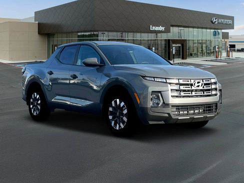 Certified 2025 Hyundai Santa Cruz SE FWD image 11
