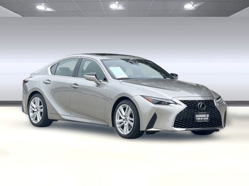 Used 2021 Lexus IS 300 w/ Comfort Package RWD image 6