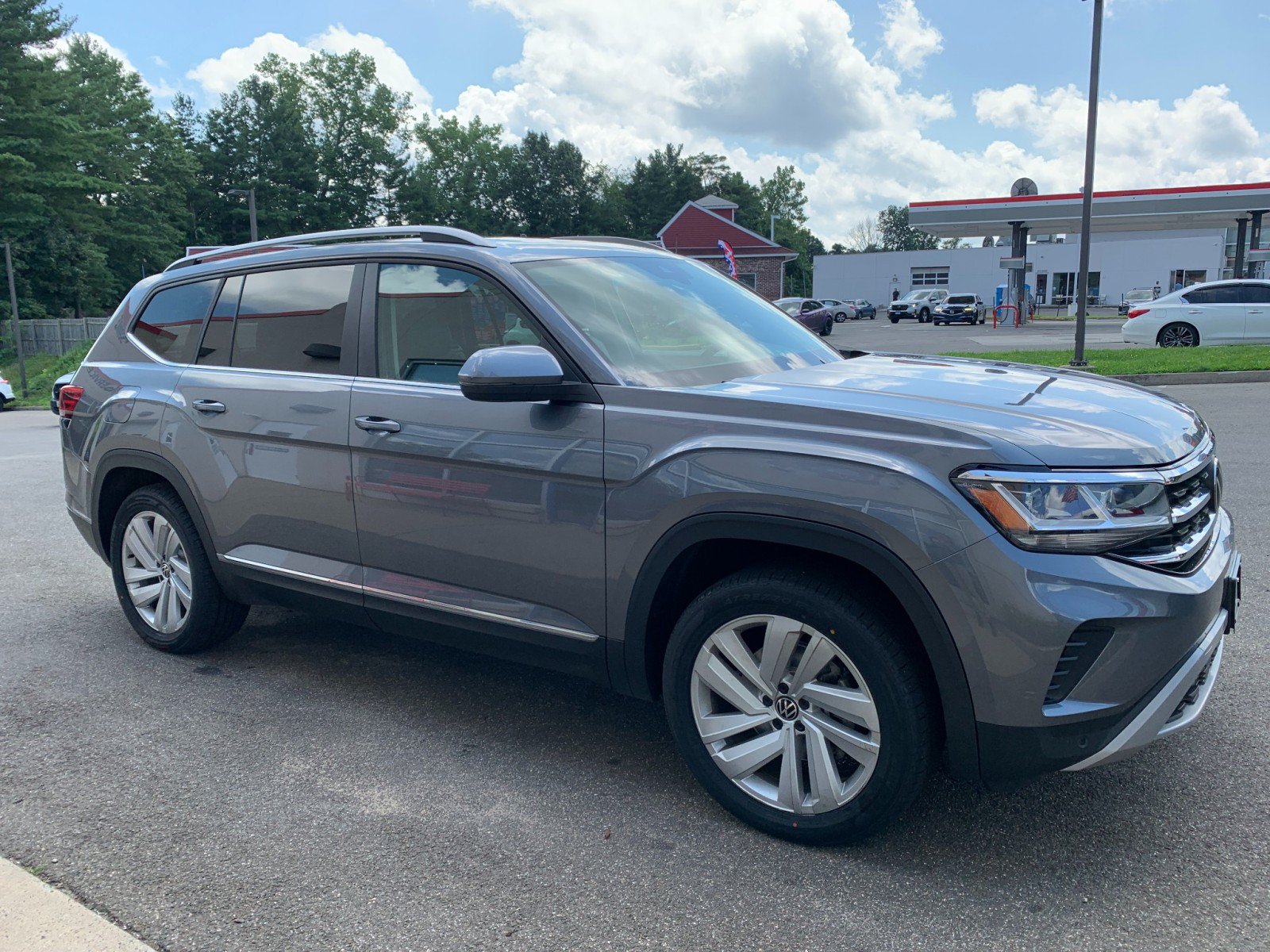 Used 2021 Volkswagen Atlas SEL AWD/4WD image 3