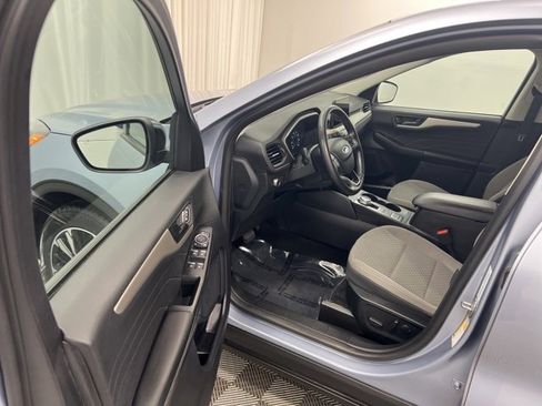 Used 2022 Ford Escape SE w/ SE Sport Appearance Package image 12