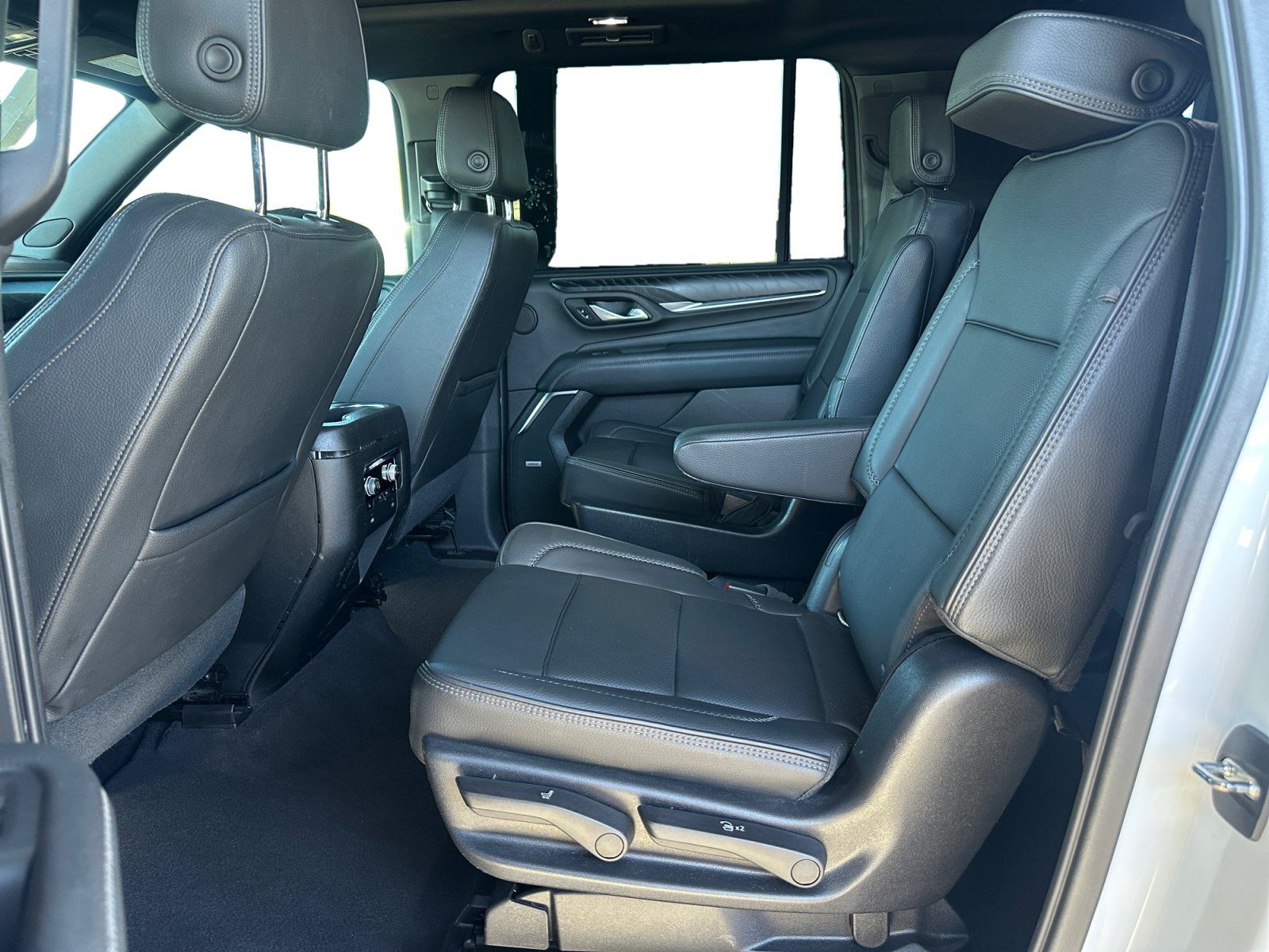 Used 2021 GMC Yukon XL Denali AWD/4WD image 13