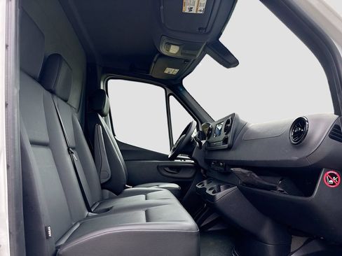 Used 2023 Mercedes-Benz Sprinter 4500 image 25