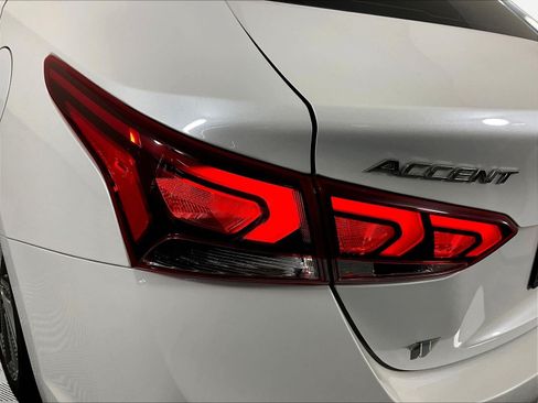 Used 2022 Hyundai Accent Limited FWD image 22