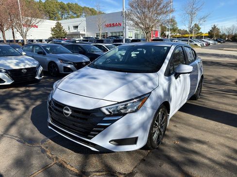 New 2025 Nissan Versa SV w/ Trunk Package image 3