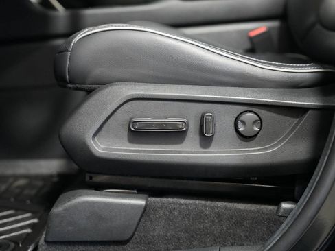 Used 2025 Honda Pilot Elite image 32