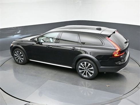 Used 2024 Volvo V90 B6 Cross Country Plus image 47