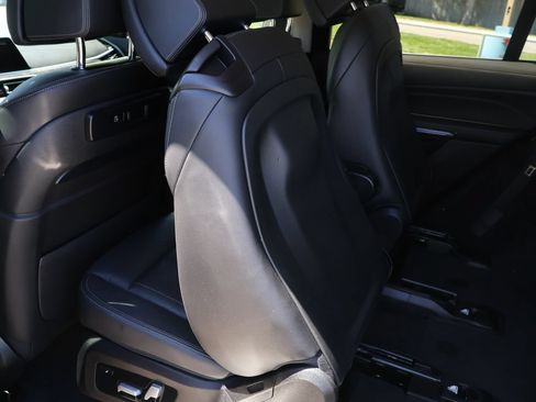 Used 2021 BMW X7 xDrive40i w/ Premium Package AWD/4WD image 15