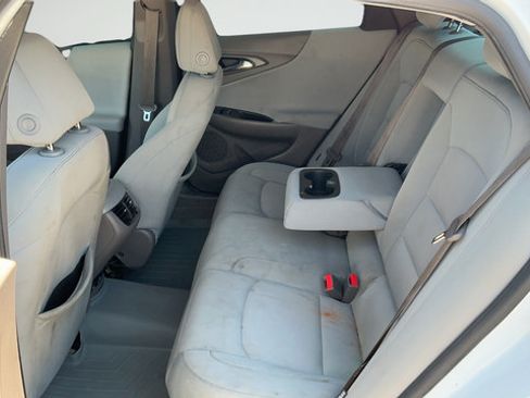 Used 2018 Chevrolet Malibu LT FWD image 19