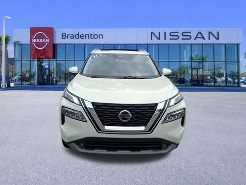 Used 2021 Nissan Rogue SL FWD image 2