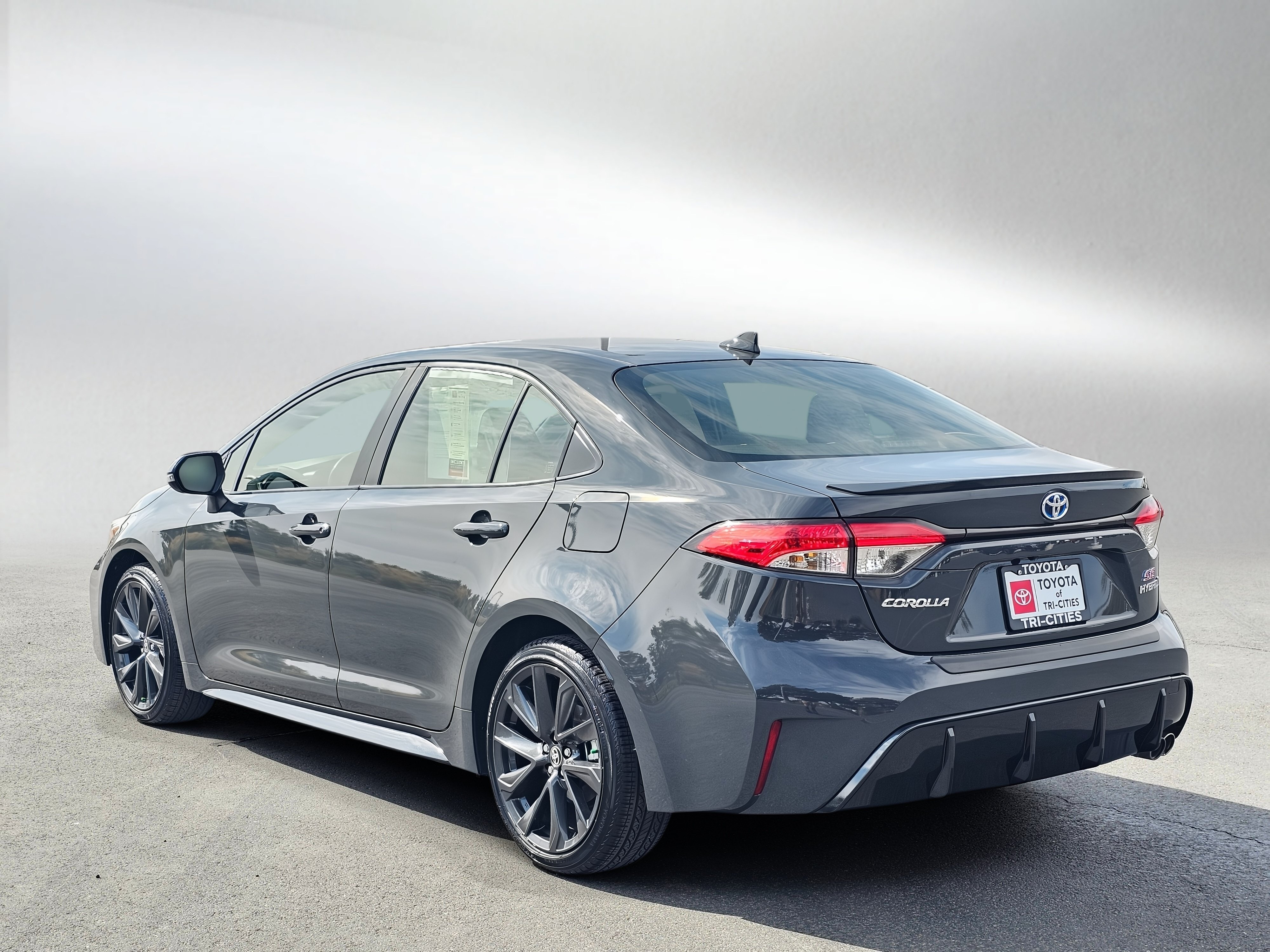 Certified 2024 Toyota Corolla SE w/ SE Package FWD image 4