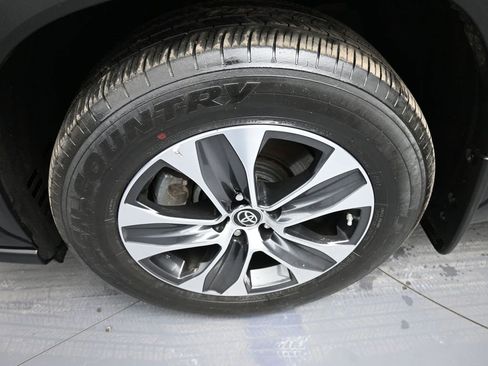 Certified 2023 Toyota Highlander XLE image 14