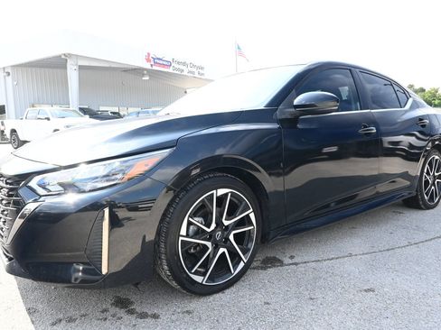 Used 2025 Nissan Sentra SR FWD image 5