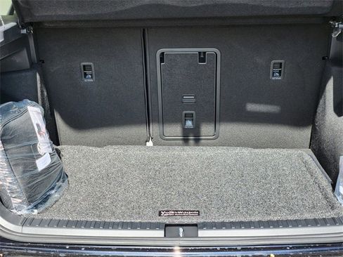 New 2025 Volkswagen Taos SE image 32
