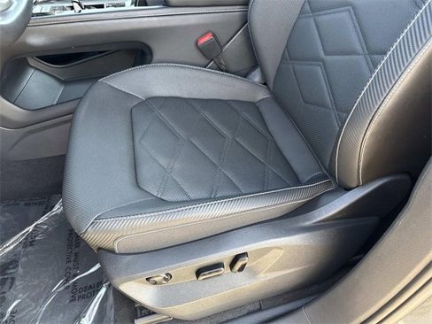 Certified 2025 Volkswagen Atlas Cross Sport SE image 15