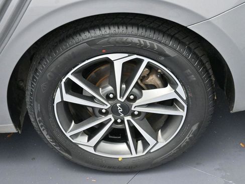 Used 2023 Kia Forte LXS w/ LXS Technology Package image 29