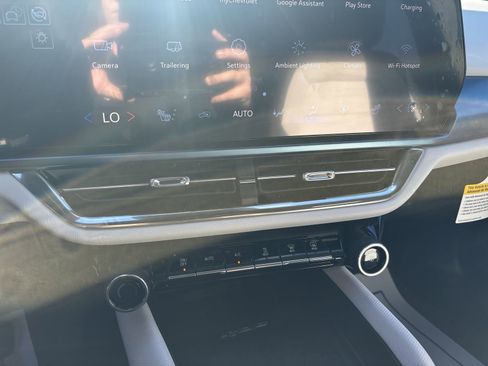 New 2026 Chevrolet Equinox EV LT image 20