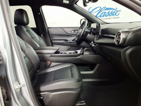 Used 2025 Chevrolet Equinox LT w/ Convenience Package II FWD image 11