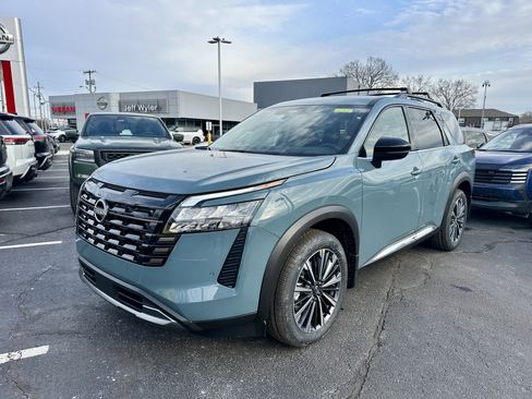 New 2026 Nissan Pathfinder Platinum image 15