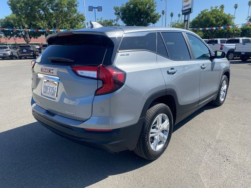 Used 2024 GMC Terrain SLE image 11