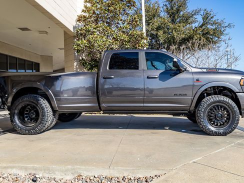 Used 2022 RAM 3500 Limited image 11