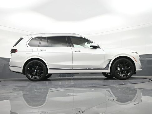 Used 2024 BMW X7 xDrive40i w/ Premium Package image 29