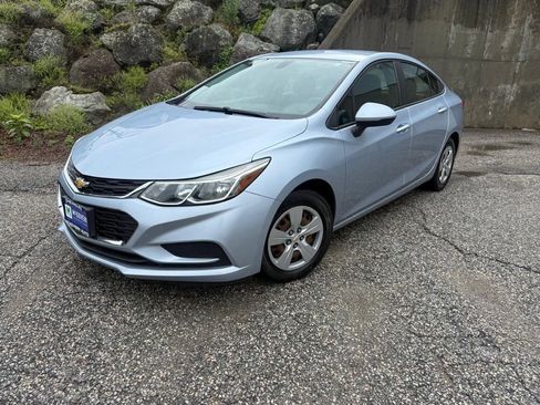 Used 2017 Chevrolet Cruze LS FWD image 2